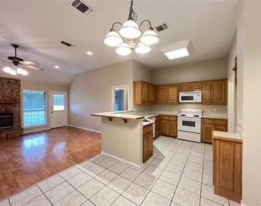 788 Robin Court - Photo Thumbnail 4