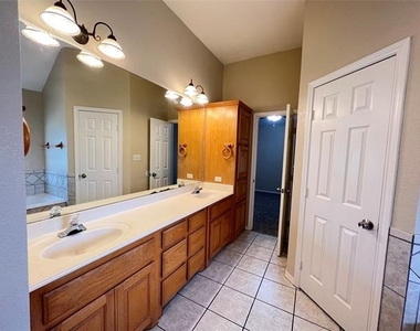 788 Robin Court - Photo Thumbnail 9