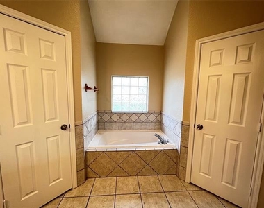 788 Robin Court - Photo Thumbnail 10