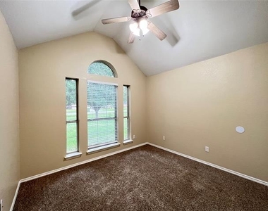 788 Robin Court - Photo Thumbnail 14