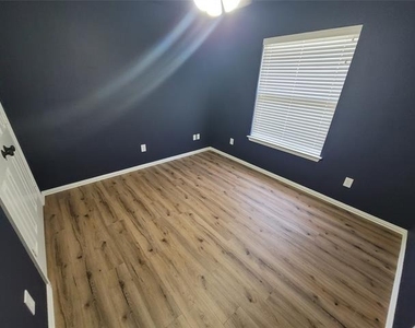 205 Willow Creek Drive - Photo Thumbnail 12