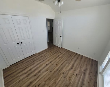 205 Willow Creek Drive - Photo Thumbnail 14