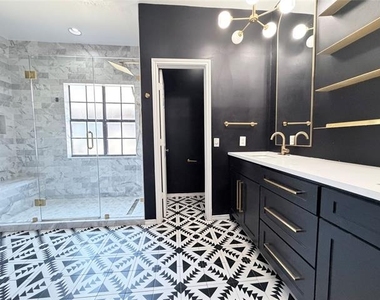 4111 Herschel Avenue - Photo Thumbnail 10
