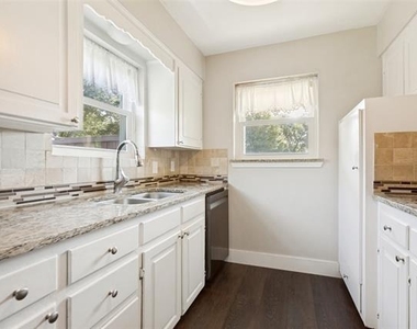 3417 Kenwood Circle - Photo Thumbnail 3