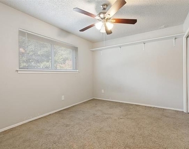 3417 Kenwood Circle - Photo Thumbnail 8