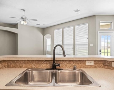 141 Shumard Drive - Photo Thumbnail 16