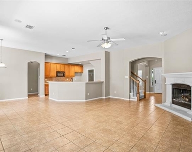 141 Shumard Drive - Photo Thumbnail 8