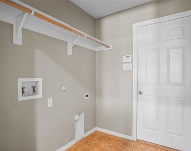 141 Shumard Drive - Photo Thumbnail 14