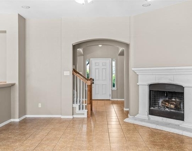 141 Shumard Drive - Photo Thumbnail 4