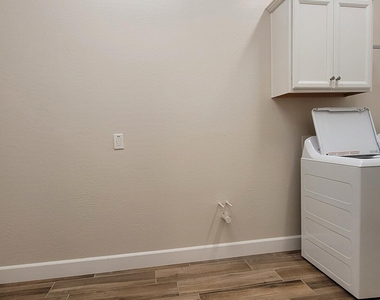 3065 Tapaderos Drive - Photo Thumbnail 21