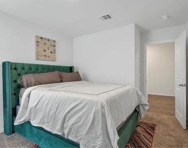 1304 Lowhill Drive - Photo Thumbnail 17