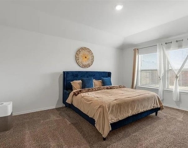 1304 Lowhill Drive - Photo Thumbnail 13
