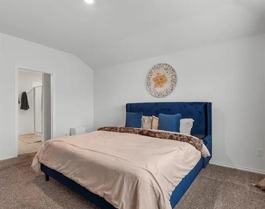 1304 Lowhill Drive - Photo Thumbnail 14