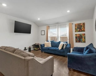 1304 Lowhill Drive - Photo Thumbnail 4