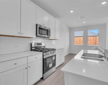 1309 Lazy Grove Drive - Photo Thumbnail 9