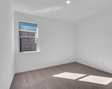 1309 Lazy Grove Drive - Photo Thumbnail 21