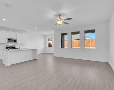 1309 Lazy Grove Drive - Photo Thumbnail 4
