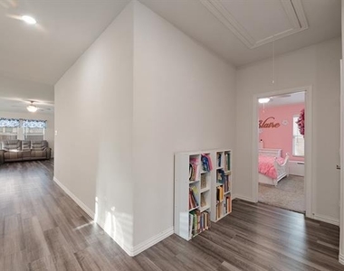 2536 Peoria Drive - Photo Thumbnail 7