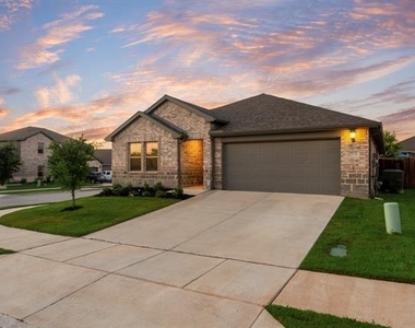 2536 Peoria Drive - Photo Thumbnail 4