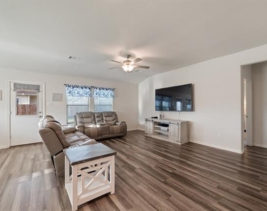 2536 Peoria Drive - Photo Thumbnail 8