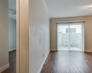 3907 Gilbert Avenue - Photo Thumbnail 5
