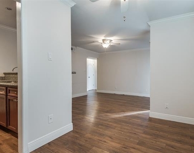3907 Gilbert Avenue - Photo Thumbnail 6