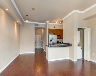 3225 Turtle Creek Boulevard - Photo Thumbnail 5