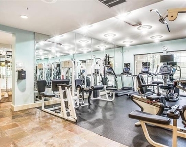 3225 Turtle Creek Boulevard - Photo Thumbnail 15