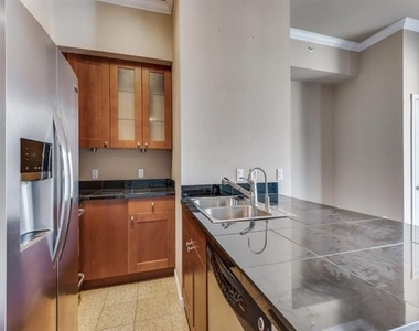 3225 Turtle Creek Boulevard - Photo Thumbnail 6