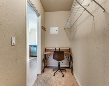 3225 Turtle Creek Boulevard - Photo Thumbnail 8