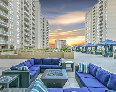 3225 Turtle Creek Boulevard - Photo Thumbnail 11