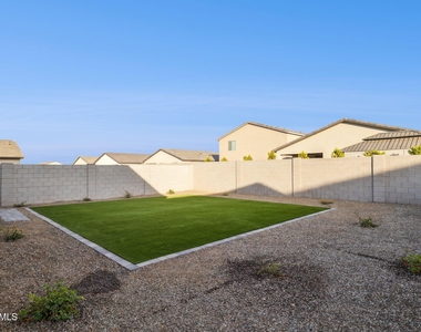 2370 E Wagon Wheel Lane - Photo Thumbnail 23