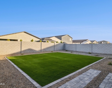 2370 E Wagon Wheel Lane - Photo Thumbnail 21