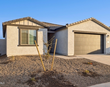 2370 E Wagon Wheel Lane - Photo Thumbnail 1