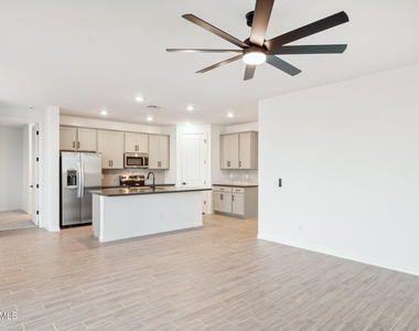2370 E Wagon Wheel Lane - Photo Thumbnail 6