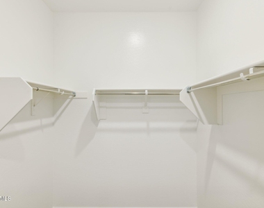 2370 E Wagon Wheel Lane - Photo Thumbnail 16