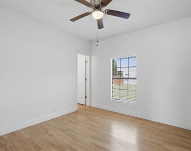 406 E Grayson Street - Photo Thumbnail 10