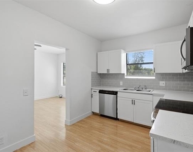 406 E Grayson Street - Photo Thumbnail 3