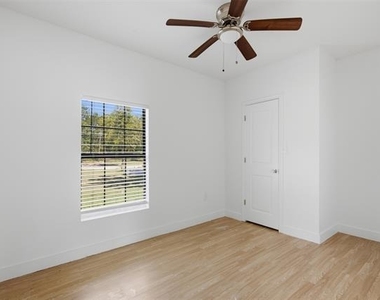 406 E Grayson Street - Photo Thumbnail 14