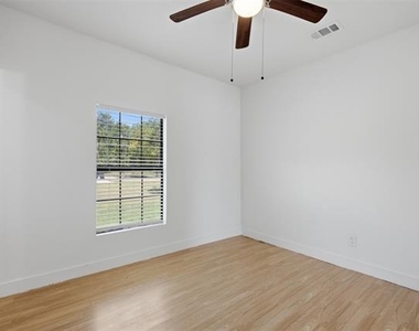 406 E Grayson Street - Photo Thumbnail 11