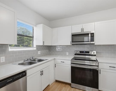 406 E Grayson Street - Photo Thumbnail 2