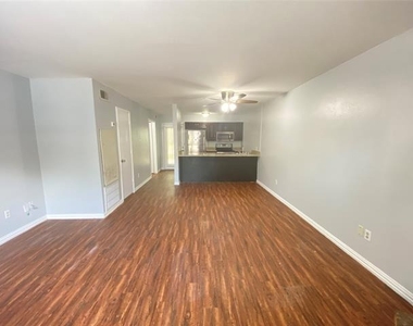 207 Country Bend Drive - Photo Thumbnail 4