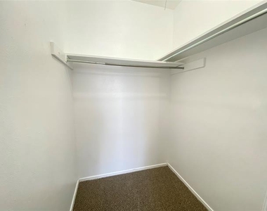207 Country Bend Drive - Photo Thumbnail 14