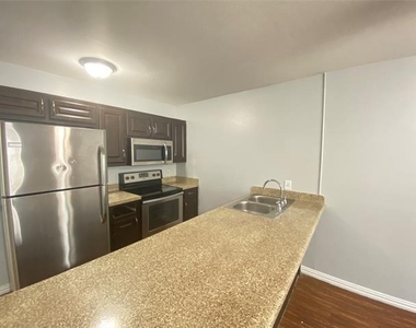 207 Country Bend Drive - Photo Thumbnail 7
