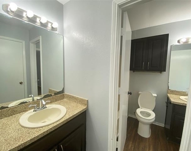 207 Country Bend Drive - Photo Thumbnail 16