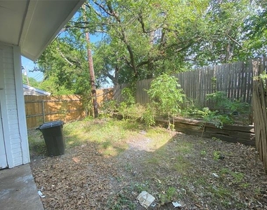 207 Country Bend Drive - Photo Thumbnail 19