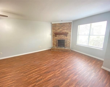 207 Country Bend Drive - Photo Thumbnail 2