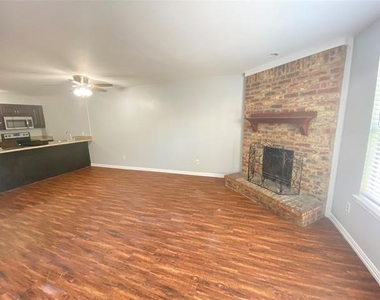 207 Country Bend Drive - Photo Thumbnail 6