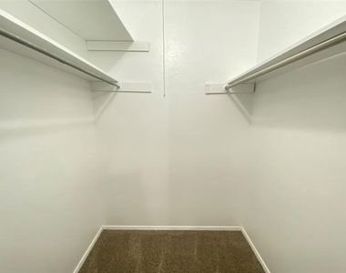 207 Country Bend Drive - Photo Thumbnail 11