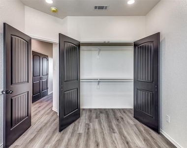 116 Dealva Court - Photo Thumbnail 21